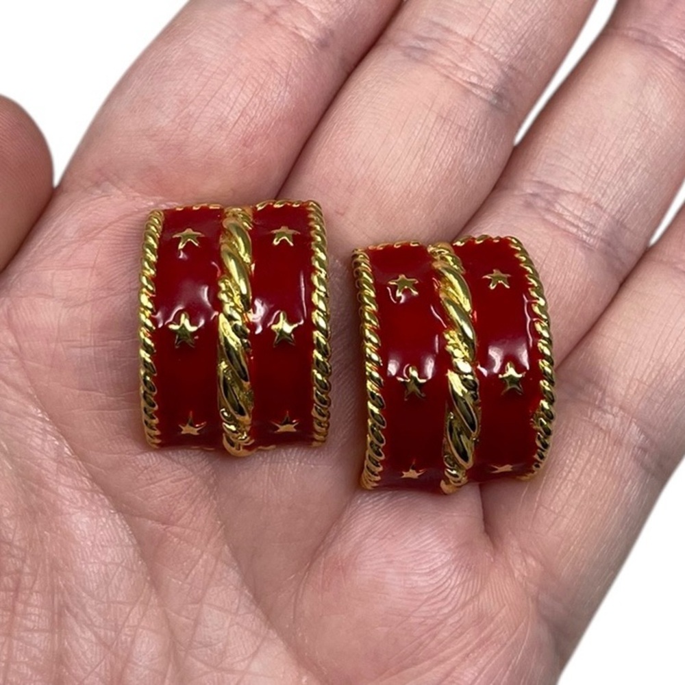 Vintage Unsigned Gold Tone & Red Enamel Earrings Nautical Retro Patriotic Stars